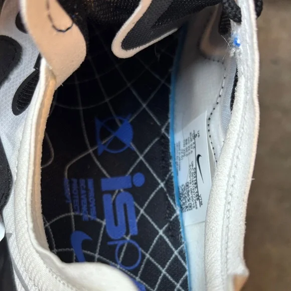 Nike White and Black Athletic Shoes like new - Picture 7 of 15